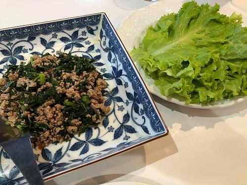 適当ケールの豆板醤ひき肉いためレタス包み