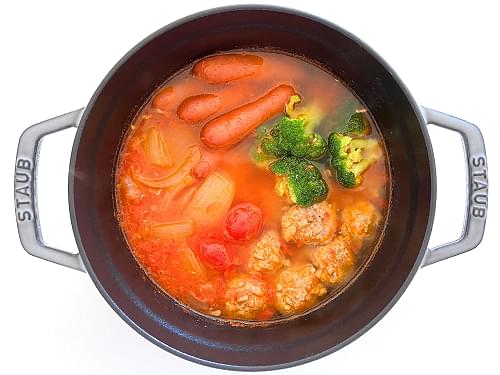 冷凍シュガープラムを使った絶洋風トマト鍋